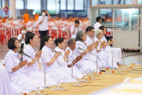 ภาพ No.202661:พิธีถวายภัตตาหารเป็นสังฆทาน แด่พระธรรมยาตรา ณ วัดพระธรรมกาย ตำบลคลองสาม อำเภอคลองหลวง จังหวัดปทุมธานี ในโครงการธรรมยาตรา กตัญญูบูชา มหาปูชนียาจารย์ พระมงคลเทพมุนี(สด จนฺทสโร) พระผู้ปราบมาร อนุสรณ์สถาน 7 แห่ง ปีที่ 13 วันที่ 28 มกราคม พ.ศ. 2568