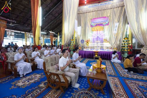 ภาพ No.175686:พิธีทอดกฐิน วัดตะเคียนทอง จ.สุพรรณบุรี ในโครงการกฐินสามัคคีทั่วไทย 30,000 วัด บูชาธรรม 80 ปี หลวงพ่อธัมมชโย โดยคณะศิษยานุศิษย์วัดพระธรรมกาย วันที่ 9 พฤศจิกายน พ.ศ. 2567