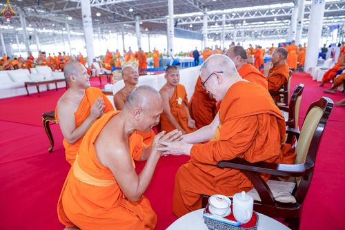 ภาพ No.235911:วันที่ 3 สิงหาคม พ.ศ. 2568 ภาพบรรยากาศ การต้อนรับปฎิสันถาร ของคณะสงฆ์ ในวันสมาธิโลก พิธีถวายมหาสังฆทาน 2,000 กว่าวัด ณ วัดพระธรรมกาย