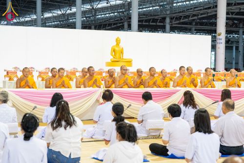 ภาพ No.202282:พิธีถวายภัตตาหารเป็นสังฆทาน แด่พระธรรมยาตรา ณ วัดพระธรรมกาย ตำบลคลองสาม อำเภอคลองหลวง จังหวัดปทุมธานี ในโครงการธรรมยาตรา กตัญญูบูชา มหาปูชนียาจารย์ พระมงคลเทพมุนี(สด จนฺทสโร) พระผู้ปราบมาร อนุสรณ์สถาน 7 แห่ง ปีที่ 13 วันที่ 27 มกราคม พ.ศ. 2568
