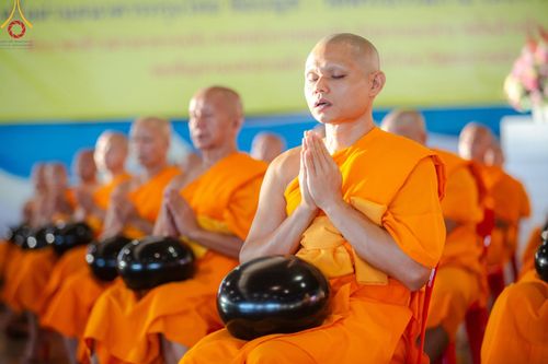 ภาพ No.150976:พิธีตักบาตร ในวันอาทิตย์ต้นเดือน วันที่ 1 กันยายน พ.ศ. 2567 ณ สภาธรรมกายสากล วัดพระธรรมกาย