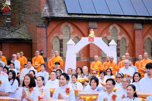 ภาพ No.175304:พิธีทอดกฐิน วัดพระธรรมกายแมนเชสเตอร์ เอดจลีย์ สต็อคพอร์ต ประเทศอังกฤษ ในโครงการกฐินสามัคคีทั่วไทย 30,000 วัด บูชาธรรม 80 ปี หลวงพ่อธัมมชโย โดยคณะศิษยานุศิษย์วัดพระธรรมกาย วันที่ 10 พฤศจิกายน พ.ศ. 2567