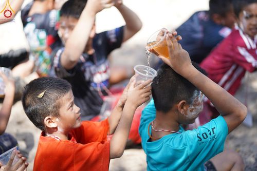 ภาพ No.61800:โครงการบรรพชาสามเณร เพื่อฟื้นฟูพระพุทธศาสนาทั่วไทย ณ ศูนย์อบรมที่พักสงฆ์บ้านร่มเย็น จ.นราธิวาส วันที่ 1 เมษายน พ.ศ. 2567