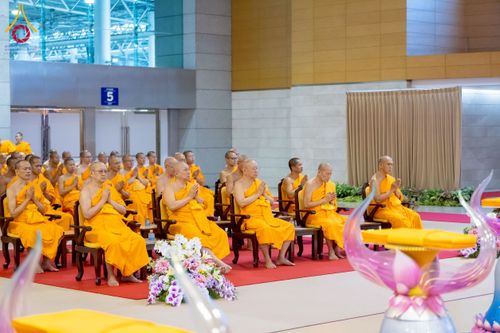 ภาพ No.215685:วันอาทิตย์ต้นเดือนที่ 6 เมษายน พ.ศ. 2568 พิธีทอดผ้าป่าสมทบ เพื่องานถวายมหาสังฆทาน 40,000 กว่าวัดทั่วประเทศ ณ สภาธรรมกายสากล วัดพระธรรมกาย