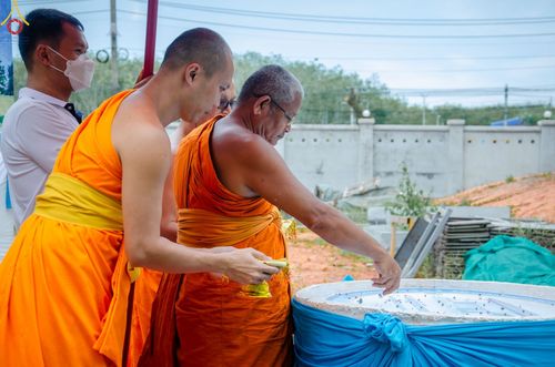 ภาพ No.83078:พิธีทอดผ้าป่าและพิธีตอกเสาเข็มมงคลสถาปนา  กุฏิพระผู้ปราบมาร  พระมงคลเทพมุนี (สด จนฺทสโร)  ณ ศูนย์ปฏิบัติธรรมพัทลุง อ.เขาชัยสน จ.พัทลุง ในวันเสาร์ ที่ 24 มิถุนายน พ.ศ.2566