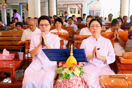 ภาพ No.170484:พิธีทอดกฐิน ณ วัดสุราษฎร์รังสรรค์ จ.ปทุมธานี ในโครงการกฐินสามัคคีทั่วไทย 30,000 วัด บูชาธรรม 80 ปี หลวงพ่อธัมมชโย โดยคณะศิษยานุศิษย์วัดพระธรรมกาย วันที่ 27 ตุลาคม พ.ศ. 2567