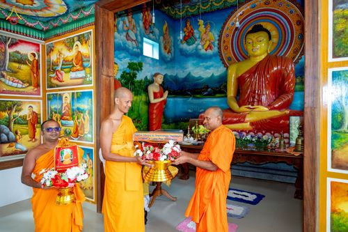 ภาพ No.264455:วันที่ 23 ตุลาคม พ.ศ. 2568 พิธีทอดกฐินสมทบ วัดกัลยาณมิตรต่างประเทศ  บูชาธรรม 81 ปี หลวงพ่อธัมมชโย  ณ วัดศรีอโรคา รามายา , วัดศรีธรรมราชา , วัดเปรดีปะกันเด วิหารายา ในเมืองมาตะเล ประเทศศรีลังกา 