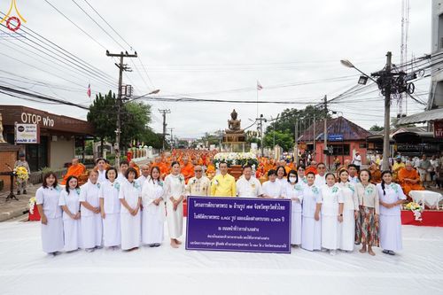 ภาพ No.146219:ตักบาตรพระ 1,384 รูป ทำบุญเมืองฝางครบรอบ 1,383 ปี ถวายเป็นพระราชกุศลแด่พระบาทสมเด็จพระเจ้าอยู่หัว เนื่องในโอกาสพระราชพิธีมหามงคล เฉลิมพระชนมพรรษา 6 รอบ 72 พรรษา วันเสาร์ที่ 27 กรกฎาคม พ.ศ.2567  ณ ถนนหน้าที่ว่าการอำเภอฝาง จ.เชียงใหม่