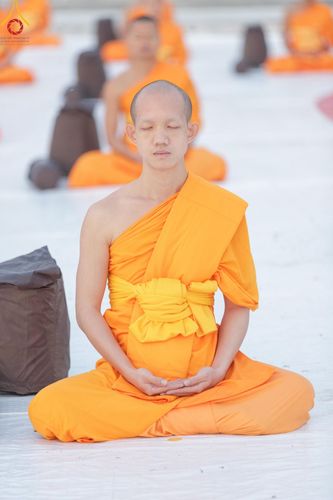 ภาพ No.198583:พระธรรมยาตราปฏิบัติธรรม และถ่ายภาพหมู่ประวัติศาสตร์ ณ อนุสรณ์สถานบางปลา วัดบางปลา อำเภอบางเลน จังหวัดนครปฐม ในโครงการธรรมยาตรา กตัญญูบูชา มหาปูชนียาจารย์ พระมงคลเทพมุนี(สด จนฺทสโร) พระผู้ปราบมาร อนุสรณ์สถาน 7 แห่ง ปีที่ 13 วันที่ 20 มกราคม พ.ศ. 2568