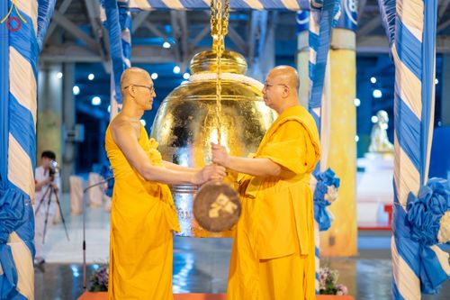 ภาพ No.198548:พิธีฉลองชัยสวดมนต์บทธัมมจักกัปปวัตนสูตร 7,051,919,116 จบ เนื่องในวันคล้ายวันเกิด 116 ปี คุณยายอาจารย์มหารัตนอุบาสิกาจันทร์ ขนนกยูง วันอาทิตย์ที่ 19 มกราคม พ.ศ. 2568 ณ มหารัตนวิหารคด วัดพระธรรมกาย จ.ปทุมธานี