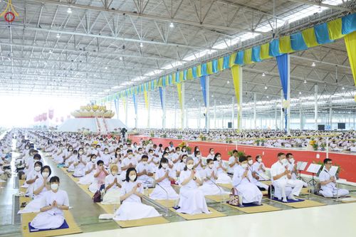 ภาพ No.76910:พิธีบูชาข้าวพระ ในวันมาฆบูชา อาทิตย์ต้นเดือนที่ 6 มีนาคม พ.ศ. 2566 ณ วัดพระธรรมกาย จ.ปทุมธานี