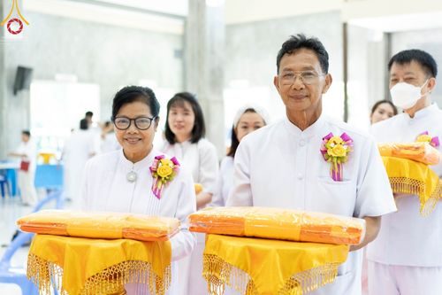 ภาพ No.86026:งานบุญครบรอบ 12 ปี ณ ศูนย์อบรมเยาวชนนครปฐม วันเสาร์ ที่ 19 สิงหาคม พ.ศ. 2566 พิธีทอดผ้าป่าบำรุงศูนย์ และพิธีเจริญพระพุทธมนต์ ฉลองหอฉันคุณยายฯ ประธานสงฆ์  พระมหาคมสัน  ธมฺมาสนฺโน ประธานบุญพิธี กัลฯสุนทรินทร์  จันทนา และคณะเจ้าภาพจังหวัดนครปฐม