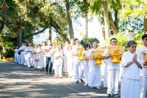 ภาพ No.100301:พิธีทอดกฐินบรมจักรพรรดิ ณ วัดพระธรรมกายแคลิฟอร์เนีย เมืองอาซูซ่า รัฐแคลิฟอร์เนีย ประเทศสหรัฐอเมริกา วันอาทิตย์ที่ 12 พฤศจิกายน พ.ศ. 2566