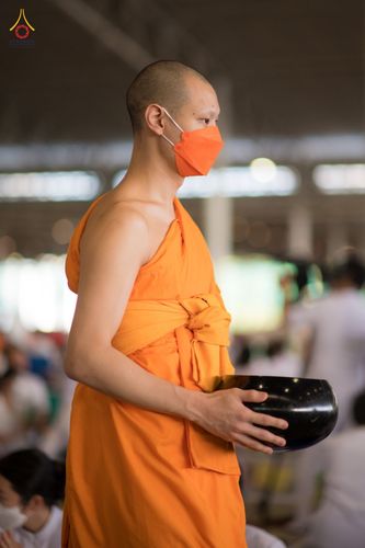 ภาพ No.80804:พิธีตักบาตร , พิธีบูชาข้าวพระในวันอาทิตย์ต้นเดือน วันที่ 7 พฤษภาคม พ.ศ. 2566 ณ วัดพระธรรมกาย