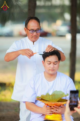 ภาพ No.135283:พิธีปลงผม ธรรมทายาท ระดับอุดมศึกษา รุ่นที่ 51 ภาคฤดูร้อน ณ วัดพระธรรมกาย จ.ปทุมธานี วันเสาร์ที่ 6 เมษายน พ.ศ. 2567