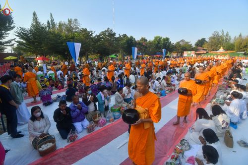พิธีตักบาตรพระ ๑,๐๐๐ รูป ทำบุญครบรอบวัดห้วยตองสัก ๓๖ ปี วันเสาร์ที่ ๑๐ กุมภาพันธ์ พ.ศ. ๒๕๖๗ ณ วัดห้วยตองสัก อ.จอมทอง จ.เชียงใหม่