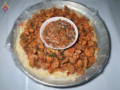 ภาพ No.197907:สาธุชนถวายภัตตาหารเป็นสังฆทาน แด่พระธรรมยาตรา ณ วัดโบสถ์(บน) ตำบลบางคูเวียง อำเภอบางกรวย จังหวัดนนทบุรี ในโครงการธรรมยาตรา กตัญญูบูชา มหาปูชนียาจารย์ พระมงคลเทพมุนี(สด จนฺทสโร) พระผู้ปราบมาร อนุสรณ์สถาน 7 แห่ง ปีที่ 13 วันที่ 19 มกราคม พ.ศ. 2568