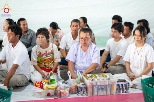 ภาพ No.61982:ตักบาตรฉลองสามเณรใหม่ มัชฌิมธรรมทายาท ณ วิหารคด คอร์ 9 วัดพระธรรมกาย วันที่ 15 เมษายน พ.ศ. 2567