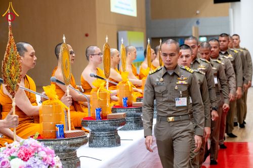 ภาพ No.208938:พระบาทสมเด็จพระเจ้าอยู่หัว ทรงมีพระราชศรัทธาทรงพระกรุณาโปรดเกล้าฯ ให้บำเพ็ญพระราชกุศลถวายภัตตาหารพระราชทาน การสอบบาลีสนามหลวง ณ วัดพระธรรมกาย ย อ.คลองหลวง จ.ปทุมธานี วันที่ 23-24 กุมภาพันธ์ พ.ศ. 2568