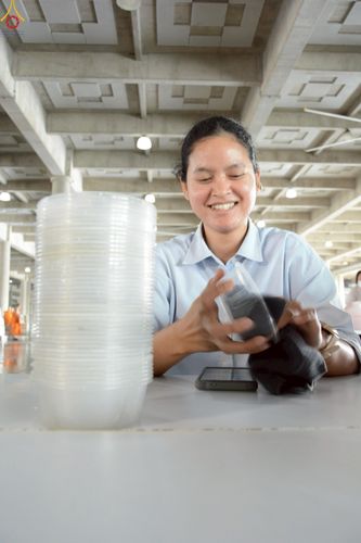 ภาพ No.246671:วันที่ 12 กันยายน พ.ศ. 2568 การเก็บงาน จัดเก็บไฟ LED ของเจ้าหน้าที่ทุกสถานะ ณ วิหารคด วัดพระธรรมกาย