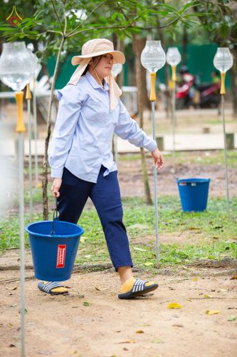 ภาพ No.88669:คณะสงฆ์ เจ้าหน้าที่ และสาธุชน ทุ่มเทแรงกายแรงใจเตรียมงาน เพื่องานวันครูผู้ค้นพบวิชชาธรรมกาย ตั้งแต่วันที่ 20 กันยายน พ.ศ. 2566