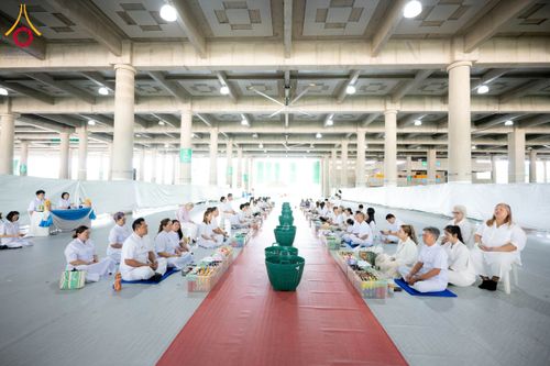 ภาพ No.145637:พิธีตักบาตรโครงการบรรพชาสามเณร โรงเรียนนานาชาติ รุ่นที่ 13 ณ มหารัตนวิหารคด 9 วัดพระธรรมกาย วันเสาร์ที่ 20 กรกฎาคม พ.ศ. 2567