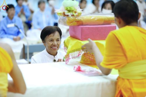 ภาพ No.127742:พิธีถวายภัตตาหารเป็นสังฆทาน แด่คณะพระธรรมยาตราฯ ในโครงการธรรมยาตราอัญเชิญพระบรมสารีริกธาตุ ประดิษฐาน ณ มหารัตนเจดีย์สิริปทุมสวรรค์ อ.บางกล่ำ จ.สงขลา วันที่ 8 มีนาคม พ.ศ. 2567