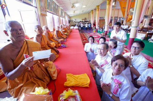 ภาพ No.267479:วันที่ 26 ตุลาคม พ.ศ. 2568 พิธีทอดกฐินสามัคคีทั่วไทย ณ วัดกาหลง อ.บางบ่อ จ.สมุทรปราการ โดยคณะศิษยานุศิษย์ บูชาธรรม 81 ปี หลวงพ่อธัมมชโย