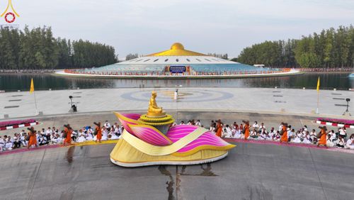 ภาพ No.120290:พิธีต้อนรับพระธรรมยาตรา ในโครงการธรรมยาตรา กตัญญูบูชา มหาปูชนียาจารย์ พระมงคลเทพมุนี(สด จนฺทสโร) พระผู้ปราบมาร อนุสรณ์สถาน 7 แห่ง ปีที่ 12 วันที่ 28 มกราคม พ.ศ. 2567 ณ วัดพระธรรมกาย จ.ปทุมธานี (ชุดที่ 2)