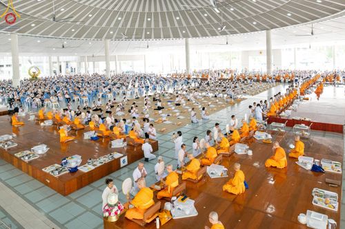 ภาพ No.211049:วันพฤหัสบดีที่ 13 มีนาคม พ.ศ. 2568  กิจกรรมวันพระ ขึ้น 15 ค่ำ เดือน 4 พิธีบุพเปตพลี ครั้งที่ 160 และ พิธีฉลองชัยสวดธัมจักรกัปปวัตนสูตร ครบ 7,196,000,000 จบ ณ วัดพระธรรมกาย