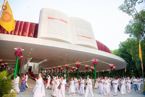 ภาพ No.136252:พิธีอุปสมบทสามเณรเตรียมสถาบันธรรมชัย รุ่นที่ 21 ณ โบสถ์พระไตรปิฏก วัดพระธรรมกาย วันเสาร์ที่ 4 พฤษภาคม พ.ศ.2567