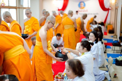ภาพ No.261742:วันที่ 17 ตุลาคม พ.ศ. 2568 พิธีทอดกฐินวัดพระธรรมกายนางาโน่ ประเทศญี่ปุ่น  "เชื่อมสายบุญพระผู้ปราบมาร" บูชาธรรม 141 ปี พระมงคลเทพมุนี (สด จนฺทสโร)