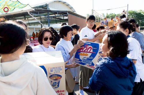 ภาพ No.273653:วันที่ 27 พฤศจิกายน พ.ศ. 2568 คณะศิษยานุศิษย์วัดพระธรรมกาย มูลนิธิธรรมกาย มอบอาหารและสิ่งของความช่วยเหลือให้พี่น้องชาวใต้ ผู้ประสบอุทกภัยน้ำท่วม