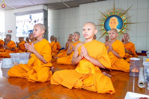 ภาพ No.234818:วันศุกร์ที่ 25 กรกฎาคม พ.ศ. 2568 (วันพระ แรม 15 ค่ำ เดือน 8) พิธีบุพเปตพลี ครั้งที่ 167 ร่วมอุทิศบุญแด่หมู่ญาติที่ล่วงลับไปแล้ว และสืบทอดอายุพระพุทธศาสนา ณ หอฉันคุณยายอาจารย์ฯ วัดพระธรรมกาย