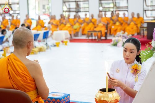 ภาพ No.160778:พิธีเจริญพระพุทธมนต์ และปิดแผ่นทองรูปเหมือน พระเดชพระคุณพระมงคลเทพมุนี (สด จนฺทสโร) พระผู้ปราบมาร จำนวน 3 องค์ วันเสาร์ที่ 5 ตุลาคม พ.ศ. 2567 ณ อาคารปลูกศรัทธา 2 (ชานชลาเดิม) วัดพระธรรมกาย อ.คลองหลวง จ.ปทุมธานี