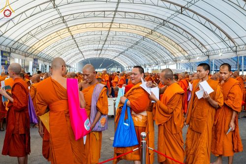 ภาพ No.60294:การต้อนรับพระสังฆาธิการ 10,000 กว่าวัดทั่วประเทศ พิธีมอบปัจจัยช่วยเหลือครู 4 จังหวัดชายแดนภาคใต้ พิธีปฏิบัติธรรม ในวันคุ้มครองโลก วันจันทร์ที่ 22 เมษายน พ.ศ.2567 ณ วัดพระธรรมกาย จ.ปทุมธานี