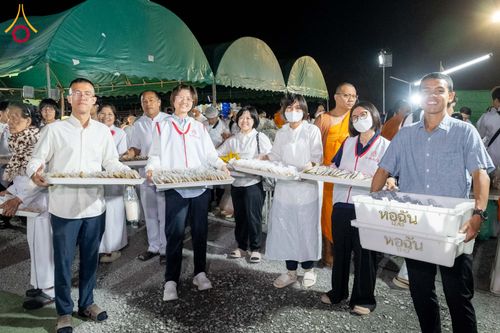 ภาพ No.301699:วันที่ 24 มกราคม พ.ศ. 2569 พิธีถวายภัตตาหารเป็นสังฆทาน แด่พระธรรมยาตรา ณ อนุสรณ์สถานบางปลา วัดบางปลา อำเภอบางเลน จังหวัดนครปฐม ในโครงการธรรมยาตรา กตัญญูบูชา มหาปูชนียาจารย์ พระมงคลเทพมุนี(สด จนฺทสโร) พระผู้ปราบมาร อนุสรณ์สถาน 7 แห่ง ปีที่ 14