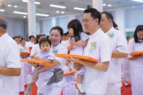 ภาพ No.318571:วันอาทิตย์ต้นเดือนที่ 5 เมษายน พ.ศ.2569 พิธีทอดผ้าป่าสมทบมหาสังฆทาน 40,000 กว่าวัดทั่วประเทศ ณ สภาธรรมกายสากล วัดพระธรรมกาย