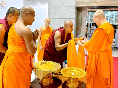 ภาพ No.327868:วันที่ 3 พฤษภาคม พ.ศ.2569 พิธีรับมอบพระบรมสารีริกธาตุ จากสาธารณรัฐแห่งสหภาพเมียนมา ณ ห้องแก้วสารพัดนึก วัดพระธรรมกาย