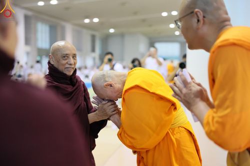 ภาพ No.124590:พิธีมอบโล่วัชรเกียรติยศ โครงการตอบปัญหาศีลธรรมเพื่อสันติภาพโลก (World-PEC) ต่างประเทศ ครั้งที่ 17 ณ ห้องแก้วสารพัดนึก 1 วัดพระธรรมกาย ในวันมาฆบูชา เสาร์ที่ 24 กุมภาพันธ์ พ.ศ. 2567