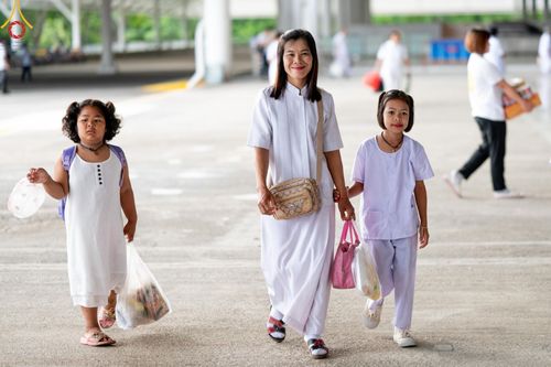 ภาพ No.149854:พิธีตักบาตร , พิธีปฎิบัติธรรม , พิธีถวายภัตตาหารเมนูสวรรค์ ในพรรษาแห่งการเข้าถึงธรรม วันธรรมชัย วันอังคารที่ 27 สิงหาคม พ.ศ.2567 ณ สภาธรรมกายสากล วัดพระธรรมกาย