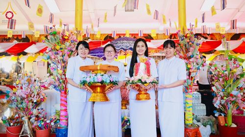 ภาพ No.181920:พิธีทอดกฐิน ณ วัดเนินทองวราราม จ.ลพบุรี ในโครงการทอดกฐินสามัคคีทั่วไทย 30,000 วัด บูชาธรรม 80 ปี หลวงพ่อธัมมชโย โดยคณะศิษยานุศิษย์วัดพระธรรมกาย วันที่ 2 พฤศจิกายน พ.ศ. 2567