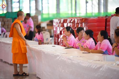 ภาพ No.211975:วันจันทร์ที่ 17 มีนาคม พ.ศ. 2568 บุญบรรจุกล่องไทยธรรม เพื่อถวายแด่พระสังฆาธิการ 40,000 กว่าวัดทั่วไทย ในวันคุ้มครองโลก 22 เมษายน พ.ศ. 2568 ณ บ้านแก้วเรือนทองคุณยายฯ วัดพระธรรมกาย