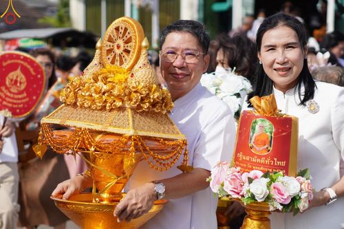 ภาพ No.171856:พิธีทอดกฐิน ณ วัดน้อยนางหงษ์ แขวงบางยี่ขัน เขตบางพลัด กรุงเทพฯ ในโครงการกฐินสามัคคีทั่วไทย 30,000 วัด บูชาธรรม 80 ปี หลวงพ่อธัมมชโย โดยคณะศิษยานุศิษย์วัดพระธรรมกาย วันที่ 26 ตุลาคม พ.ศ. 2567