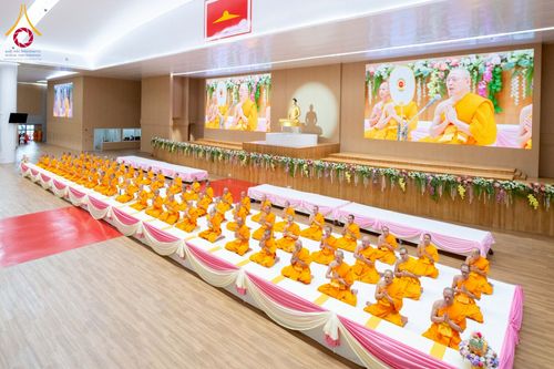 ภาพ No.239518:วันอาทิตย์ที่ 17 สิงหาคม พ.ศ. 2568 พิธีถวายคิลานเภสัช และอุปกรณ์ทางการแพทย์ แด่คณะสงฆ์ เนื่องในวันธรรมชัย ณ ห้องแก้วสารพัดนึก 2 สภาธรรมกายสากล วัดพระธรรมกาย