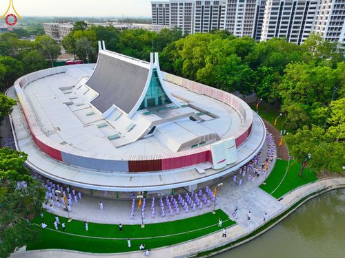 ภาพ No.141284:พิธีบรรพชาอุปสมบท โครงการอุปสมบทหมู่รุ่นผู้บริหาร รุ่นที่ 14 โครงการอุปสมบทหมู่ธรรมทายาท ระดับอุดมศึกษา รุ่นที่ 51 ภาคฤดูฝน ณ โบสถ์พระไตรปิฎก วัดพระธรรมกาย ในวันเสาร์ที่ 15 มิถุนายน พ.ศ. 2567