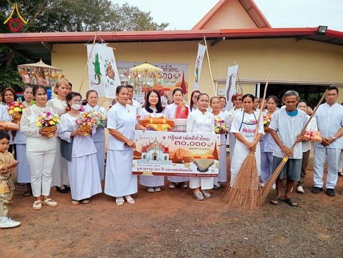พิธีทอดกฐิน ณ วัดหนองเสม็ดวนาราม ต.ลำนางรอง อ.โนนดินแดง จ.บุรีรัมย์ ในโครงการทอดกฐินสามัคคีทั่วไทย 30,000 วัด บูชาธรรม 80 ปี หลวงพ่อธัมมชโย โดยคณะศิษยานุศิษย์วัดพระธรรมกาย วันที่ 6 พฤศจิกายน พ.ศ. 2567