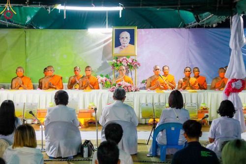 ภาพ No.108040:พิธีถวายภัตตาหารเป็นสังฆทาน แด่คณะพระธรรมยาตราฯ ในโครงการธรรมยาตรากตัญญูบูชา มหาปูชนียาจารย์ พระมงคลเทพมุนี(สด จนฺทสโร) พระผู้ปราบมาร อนุสรณ์สถาน 7 แห่ง ปีที่ 12 วันที่ 8 มกราคม พ.ศ. 2567 ณ อนุสรณ์สถานมหาวิหารพระมงคลเทพมุนี (โลตัสแลนด์) อ.สองพี่น้อง จ.สุ