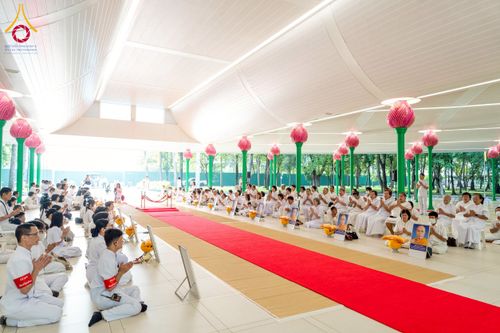 ภาพ No.244638:วันเสาร์ที่ 6 กันยายน พ.ศ. 2568 พิธีขอขมา-รับผ้าไตรของนาคธรรมทายาท โครงการอุปสมบทหมู่บูชาธรรมครบรอบ 108 ปี  วันครูผู้ค้นพบวิชชาธรรมกาย ณ โบสถ์พระไตรปิฎก วัดพระธรรมกาย