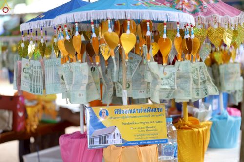 ภาพ No.234025:วันอาทิตย์ที่ 20 กรกฎาคม พ.ศ.2568 พิธีทอดผ้าป่า และพิธีตอกเสาเข็มต้นแรก สร้างอาคารปฏิบัติธรรมพระมงคลเทพมุนี ณ ศูนย์ปฏิบัติธรรมสุราษฏร์ธานี